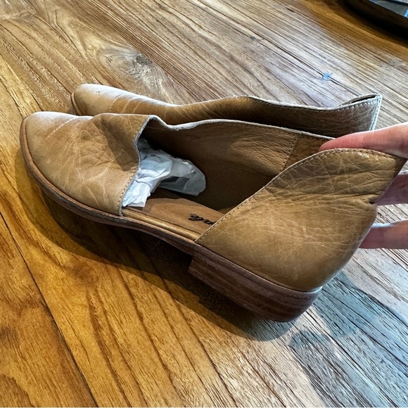 Free People Women’s Royale D’orsay Pointed Toe Tan Leather Distressed Flat Shoes - Picture 6 of 9